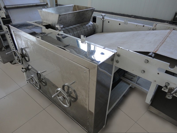 辊?。ㄋ中裕┏尚突?></h4><ol>辊印（酥性）成型机<i>轻工部食品机械定点生产厂家，型号齐全，供您选择……</i></ol></li><li><h4><img src=